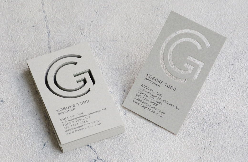 グレーの封筒・カード・パッケージ