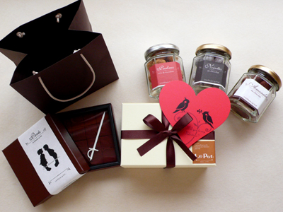 第4回　赤と白のハート型カードをデザイン