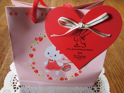 第4回　赤と白のハート型カードをデザイン