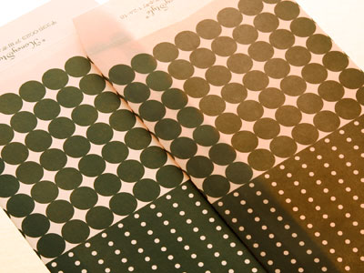 第8回　明るい色合いのロウ引き封筒に空押し