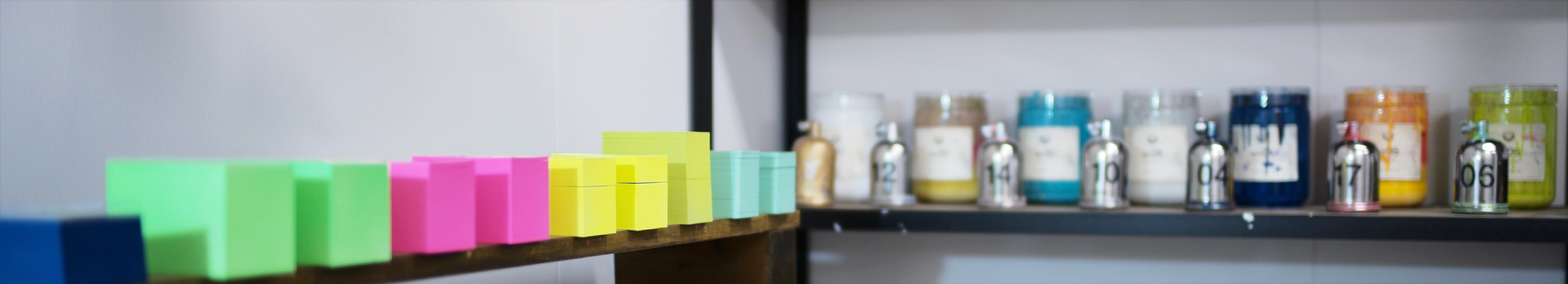 温かみのある 紙と印刷とデザイン