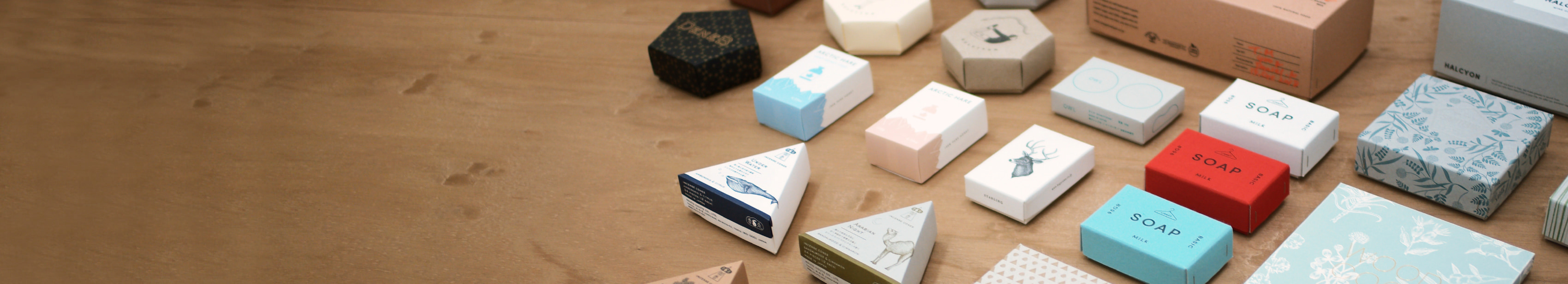 温かみのある 紙と印刷とデザイン