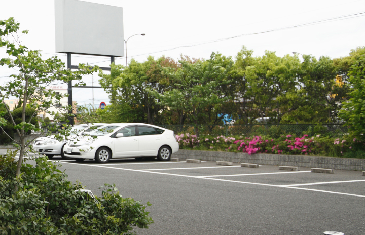エントランス前駐車場
