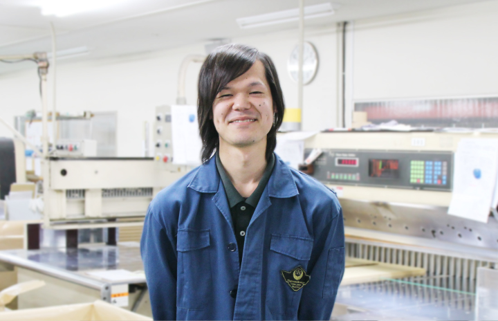 断裁・抜き工程 スタッフ